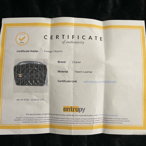 Vintage Chanel camera bag in patent leather - Picture 14 of 14